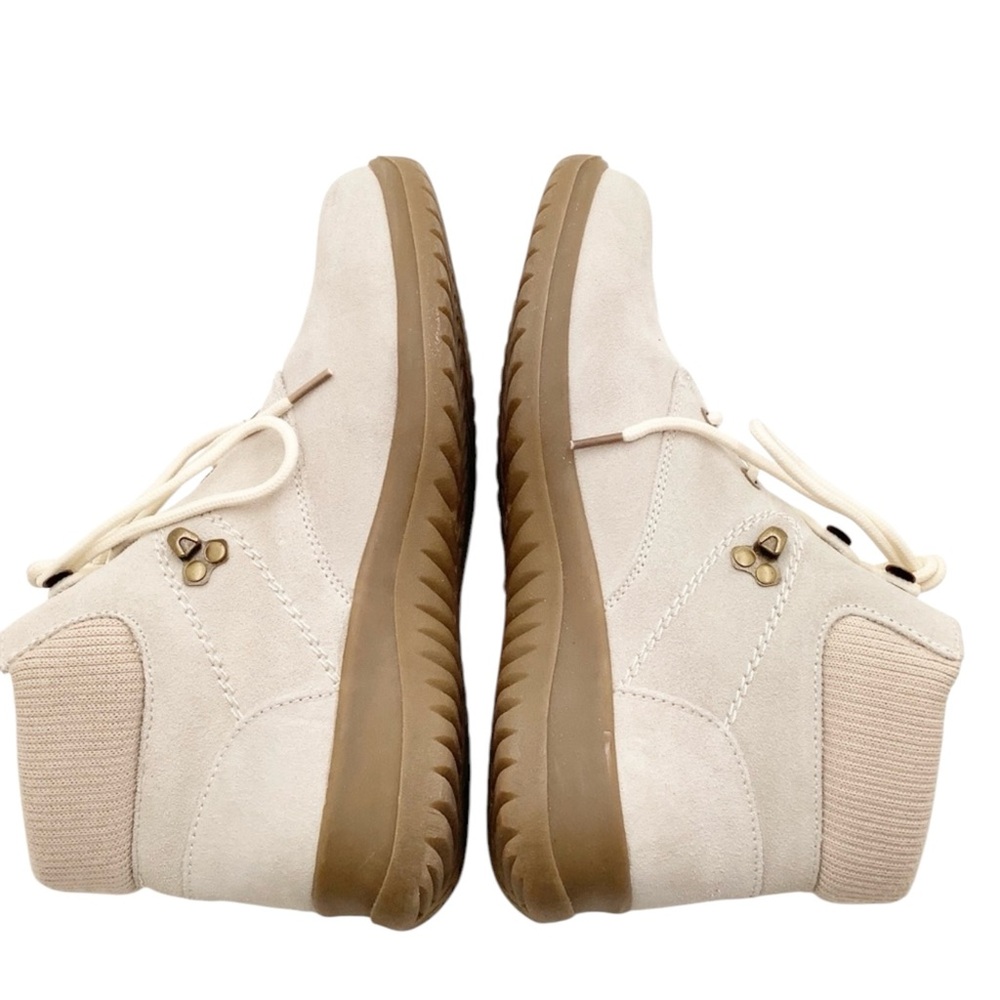 {Wanderlust} Boston Suede Lace up Ankle Booties - Picture 6 of 7